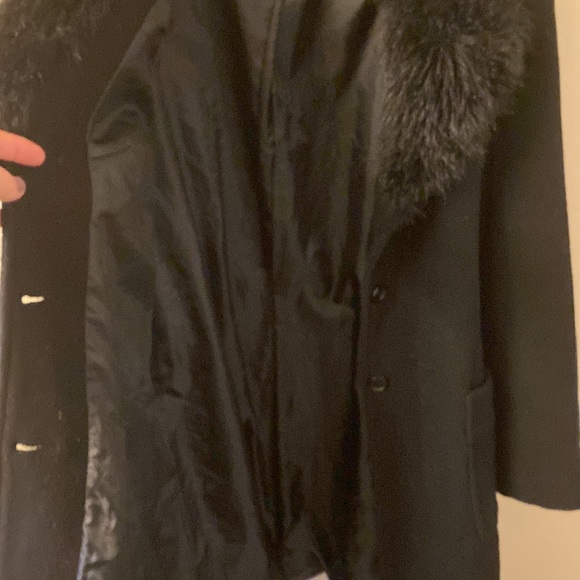 Black womens jacket with faux fur collar - Picture 4 of 9